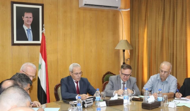 وزير الكهرباء يجتمع بمدراء الشركات العامة للكهرباء في المحافظات