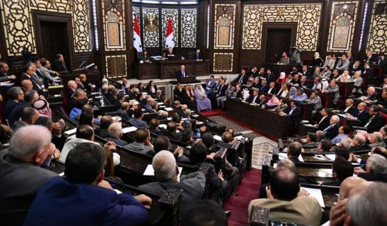 الدكتور الجلالي يؤكد أهمية التعاون والتنسيق المستمر بين الحكومة ومجلس الشعب بهدف معالجة الصعوبات الت