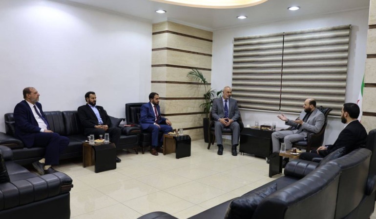 وزير الطاقة يجتمع بمحافظ دير الزور