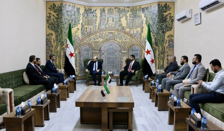 لمناقشة قضايا خدمية هامة.. الوزير البشير يلتقي محافظ إدلب