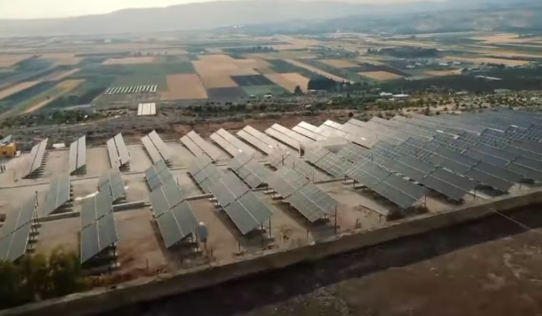 مشروع الطاقة الكهروضوئية في العرشاني.. شراكة نوعية بين الحكومة والمنظمات لتعزيز التنمية المستدامة في