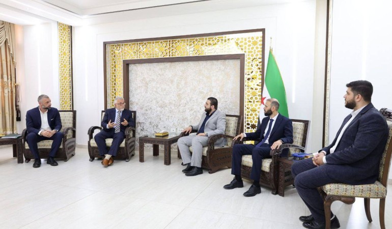 مدير الاتصال الحكومي بوزارة الطاقة يبحث مع ممثلي شركة كيو آي إنرجي هذا الأمر