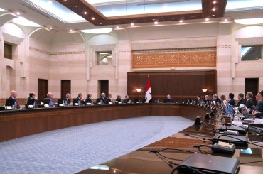 ضرورة مراجعة مختلف القرارات والتشريعات وتقييم مدى مواءمتها للتوجهات الحكومية في المرحلة القادمة