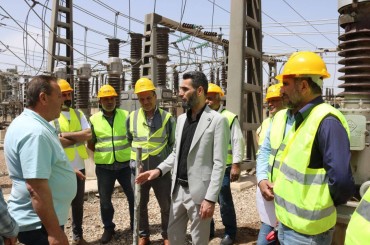مدير مؤسسة نقل وتوزيع الكهرباء يكرم عمال محطة ميدان2