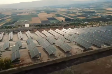 مشروع الطاقة الكهروضوئية في العرشاني.. شراكة نوعية بين الحكومة والمنظمات لتعزيز التنمية المستدامة في